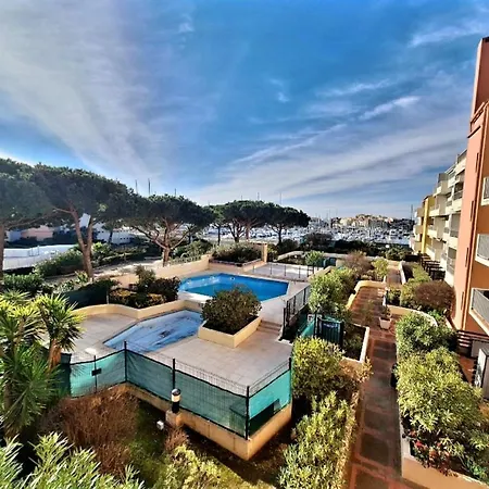 Superbe Climatise, Avec Piscine, Proche Des Commerces Et Du Port *