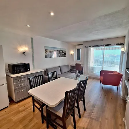 Superbe Climatise, Avec Piscine, Proche Des Commerces Et Du Port *