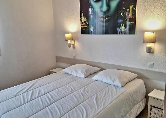 Superbe Climatise, Avec Piscine, Proche Des Commerces Et Du Port