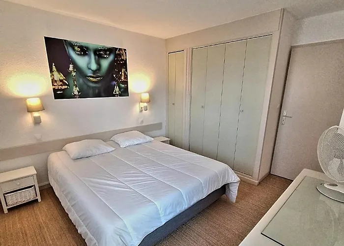 Superbe Climatise, Avec Piscine, Proche Des Commerces Et Du Port