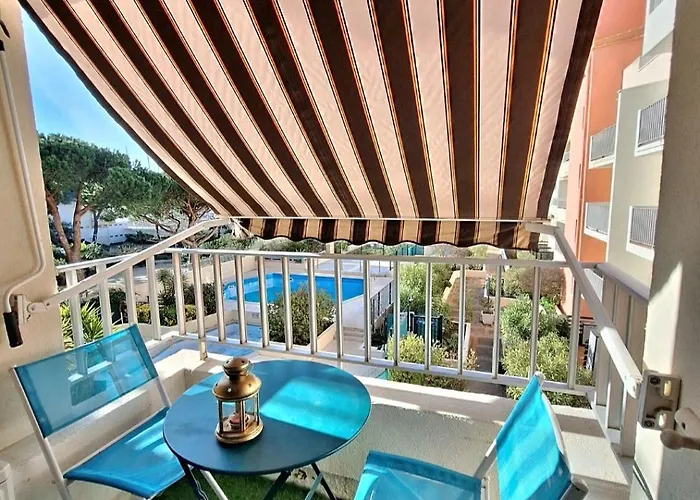 Superbe Climatise, Avec Piscine, Proche Des Commerces Et Du Port *